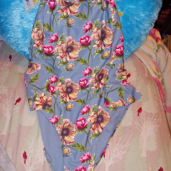 Vigoss Floral Ruffle sides one piece swimsuit Size Small Ties around Neck - Picture 3 of 9